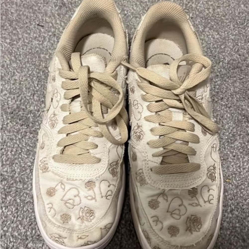 Nike Court Vision Low
Valentine's Day (Women's) size 8 - Picture 2 of 3